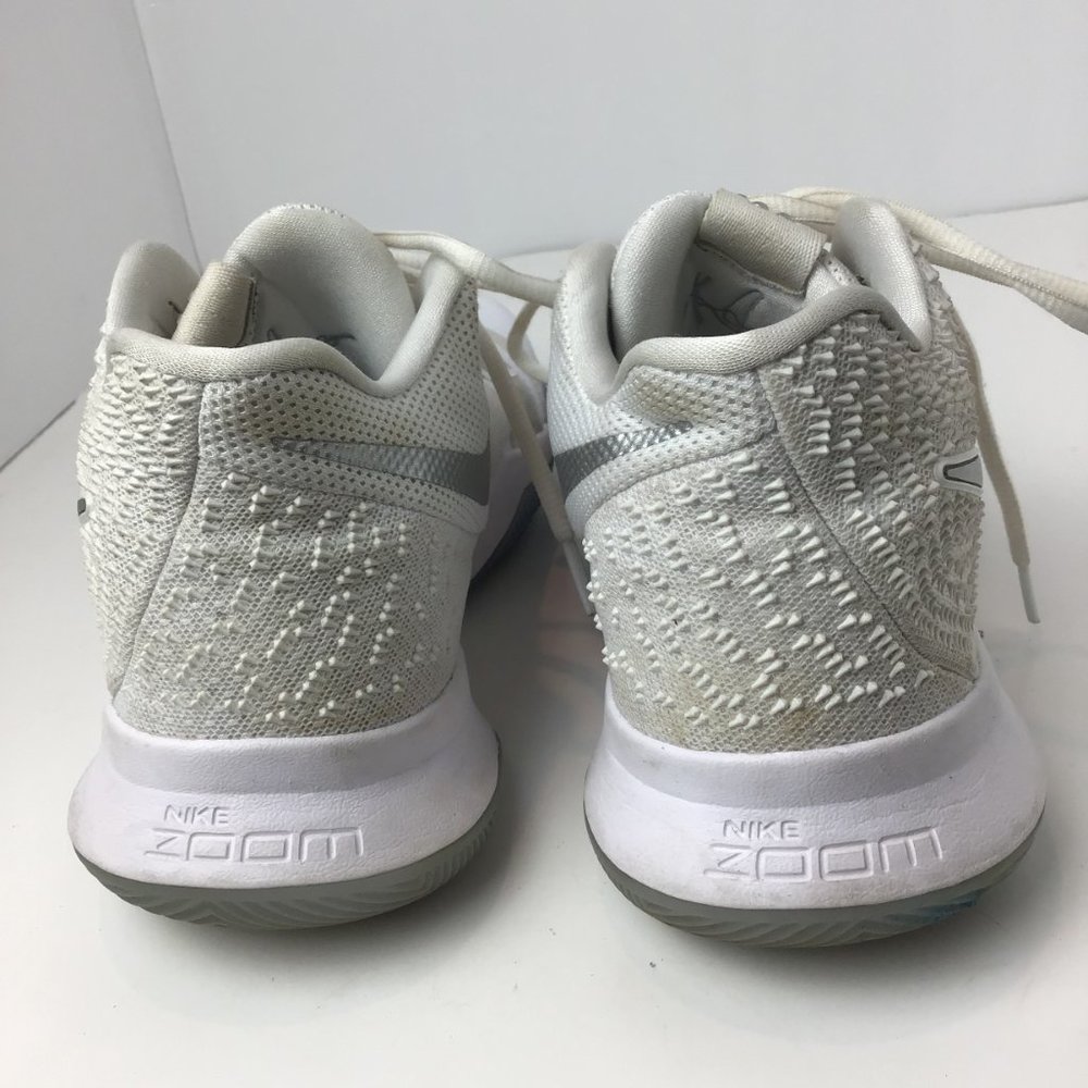 Nike Kyrie 3 White Chrome Size 9.5 - Picture 4 of 8